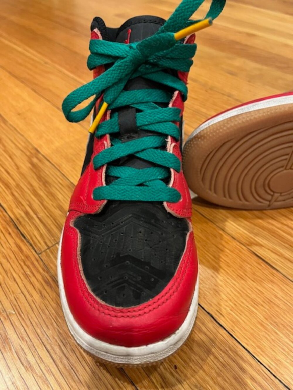 Air Jordan 1 Mid SE 'Christmas 2022' Edition - Kids Size 4Y - Picture 7 of 11